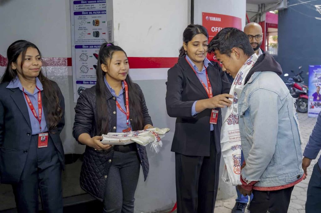 Yamaha-Service-Center-Welcoming-1st Customers